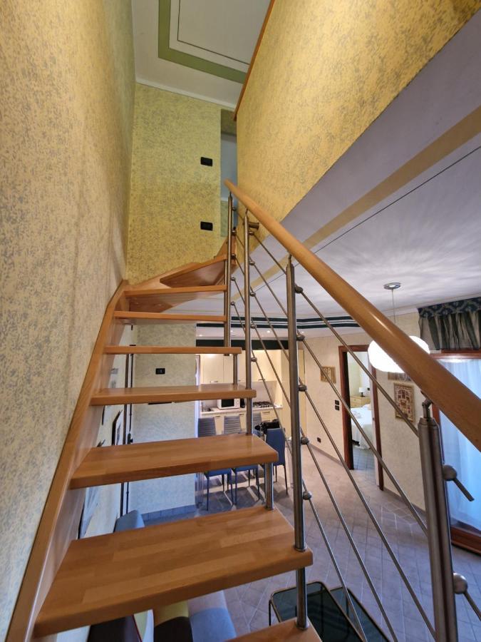 Casa Vittoria Sirmione Punta Gro Con Piscina公寓 外观 照片