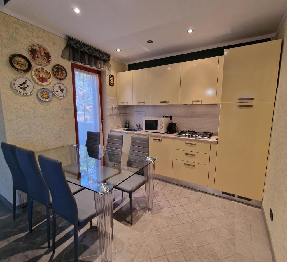 Casa Vittoria Sirmione Punta Gro Con Piscina公寓 外观 照片