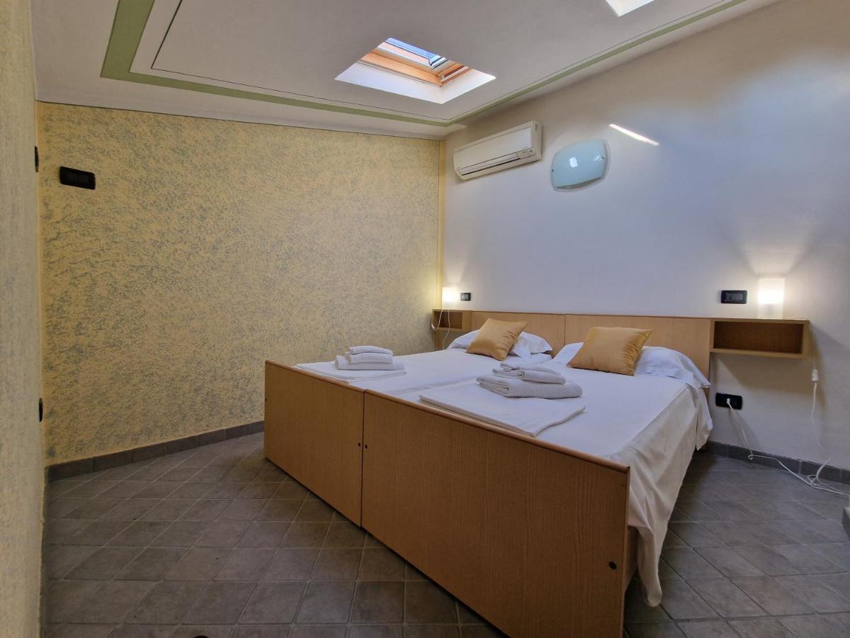 Casa Vittoria Sirmione Punta Gro Con Piscina公寓 外观 照片