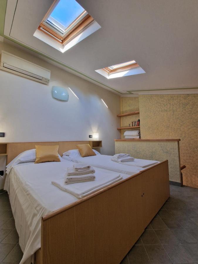 Casa Vittoria Sirmione Punta Gro Con Piscina公寓 外观 照片